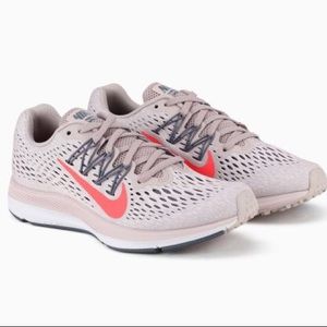 FIRM PRICE Nike Zoom Winflo 5